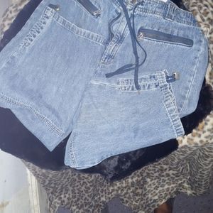 Liz Claiborne Capri Jeans with Zippers and Snaps